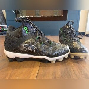 Under Armour Kids' Black And Green Size 2 Baseball Cleats